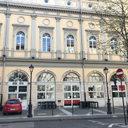 Feriehus Alla Scalinata Del Teatro Rossetti In Viale XX Settembre Parcheggio Trieste