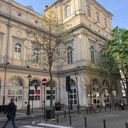 Feriehus Alla Scalinata Del Teatro Rossetti In Viale XX Settembre Parcheggio *