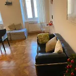 Scalinata Del Teatro Rossetti In Viale Xx Settembre Parcheggio *