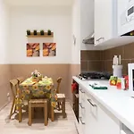 Vakantiehuis Scalinata Del Teatro Rossetti In Viale Xx Settembre Parcheggio *