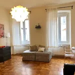 Hébergement de vacances Scalinata Del Teatro Rossetti In Viale Xx Settembre Parcheggio Trieste