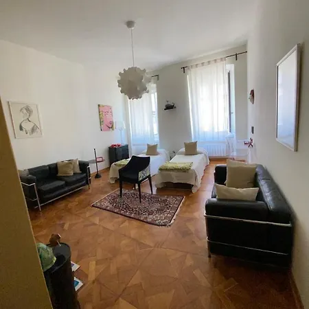 Scalinata Del Teatro Rossetti In Viale Xx Settembre Parcheggio Trieszt