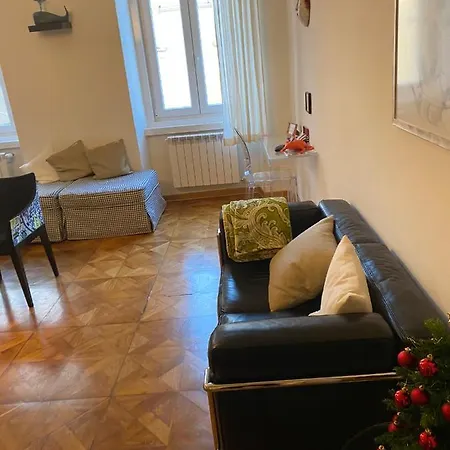 Alla Scalinata Del Teatro Rossetti In Viale XX Settembre Parcheggio *