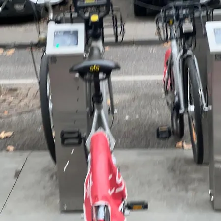 Alla Scalinata Del Teatro Rossetti In Viale XX Settembre Parcheggio Дом отдыха