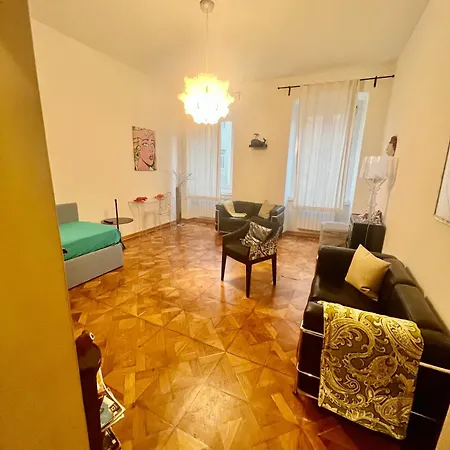Scalinata Del Teatro Rossetti In Viale Xx Settembre Parcheggio * ترييستي