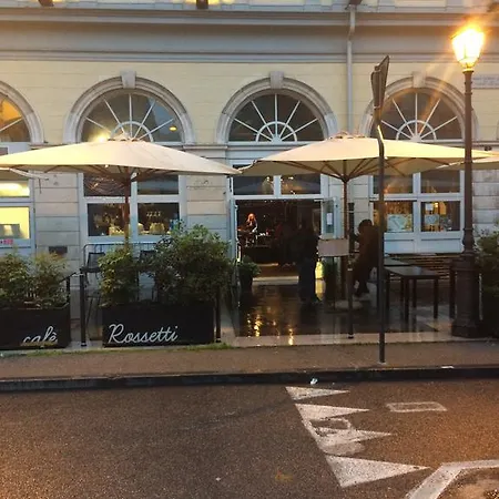 度假居 Scalinata Del Teatro Rossetti Parcheggio 的里雅斯特