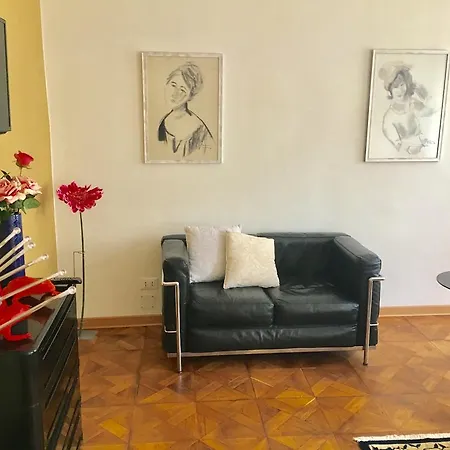 Дом отдыха Alla Scalinata Del Teatro Rossetti In Viale XX Settembre Parcheggio *