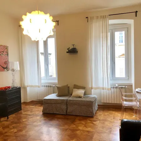 Nyaraló Scalinata Del Teatro Rossetti In Viale Xx Settembre Parcheggio Trieszt