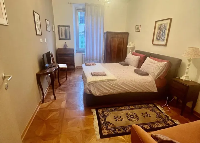 Holiday home Alla Scalinata Del Teatro Rossetti In Viale XX Settembre Parcheggio